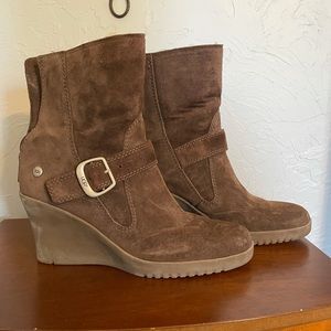Ugg Size 7 Brown Suede Wedge Boots